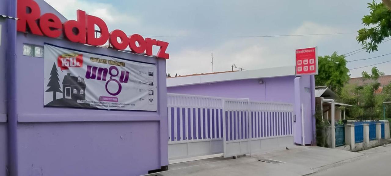Hotel RedDoorz @ Jalan Ahmad Yani Karawang Exterior foto